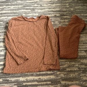 Girls shirt and legging set